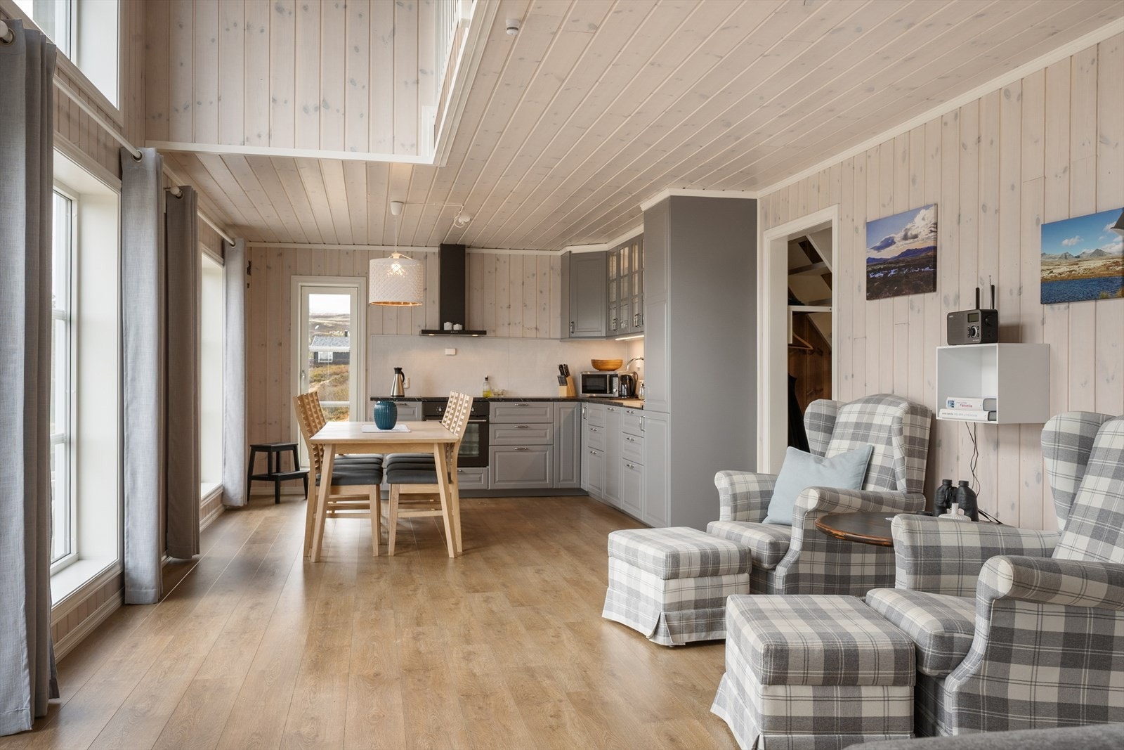 Åpen stue- og kjøkkenløsning. Galleribilde