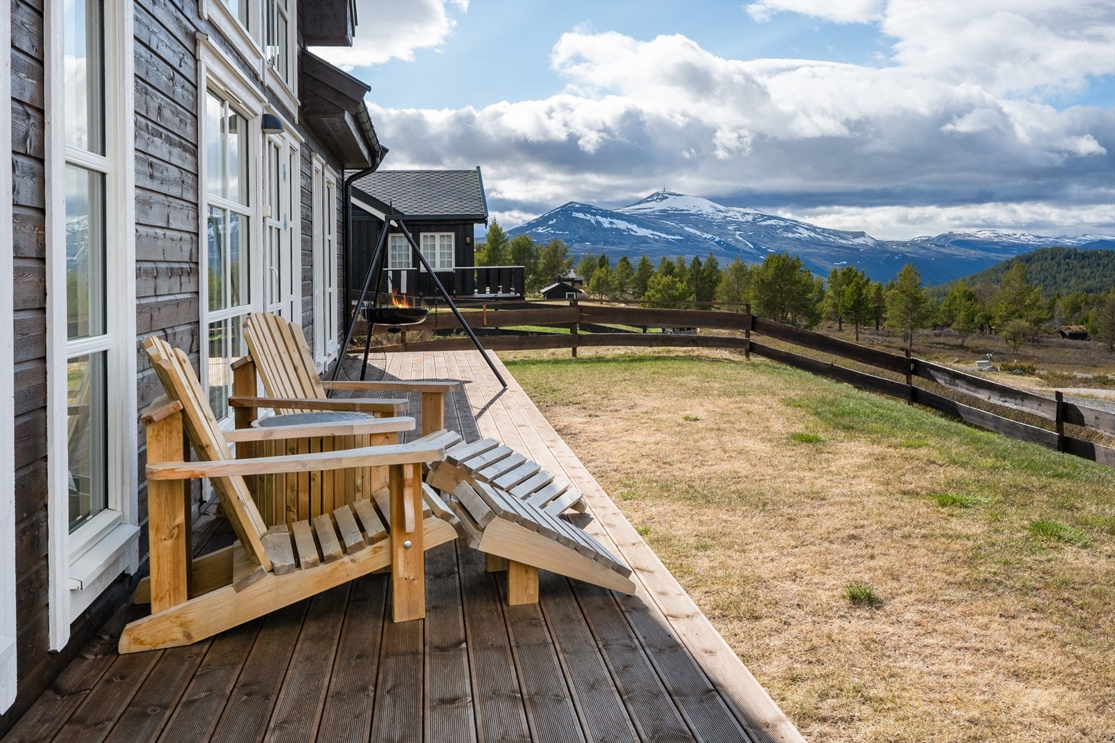 Her kan du nyte utsikten ved bålpannen. Galleribilde