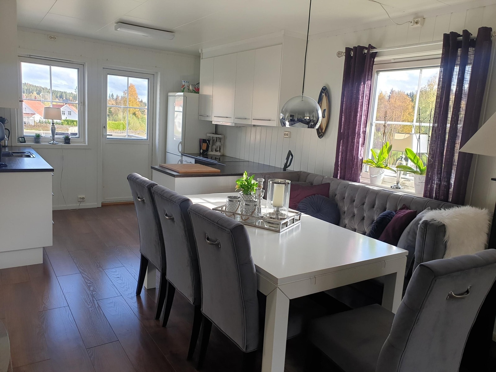 Kjøkken med plass til spisestue Galleribilde