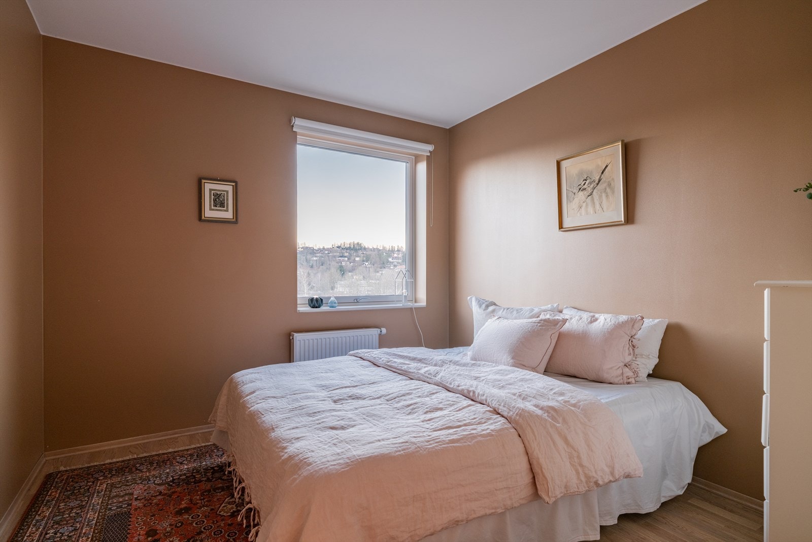 Det er tre gode soverom i leiligheten. Galleribilde