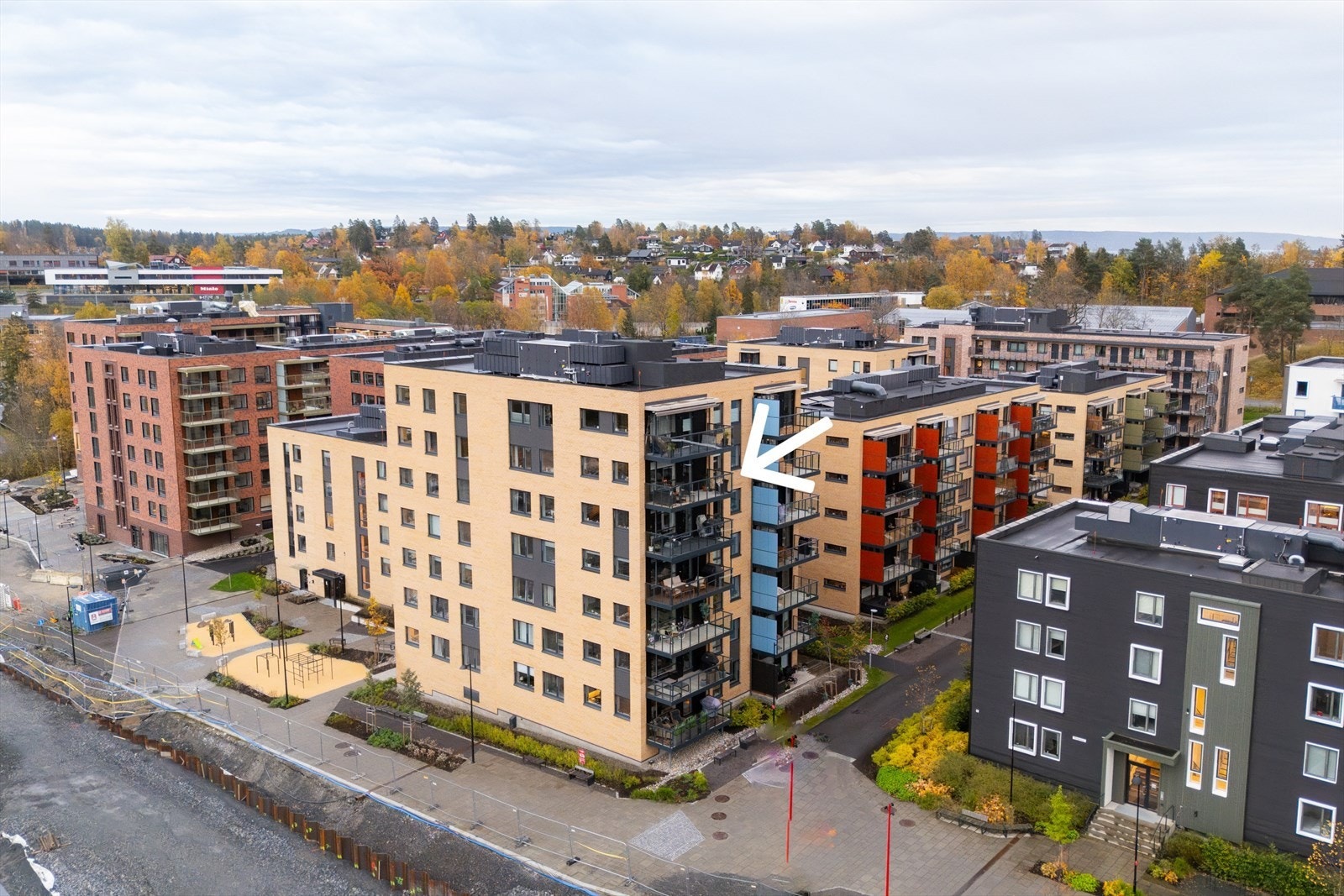 Leiligheten ligger i nest øverste etasje , helt på enden. Galleribilde