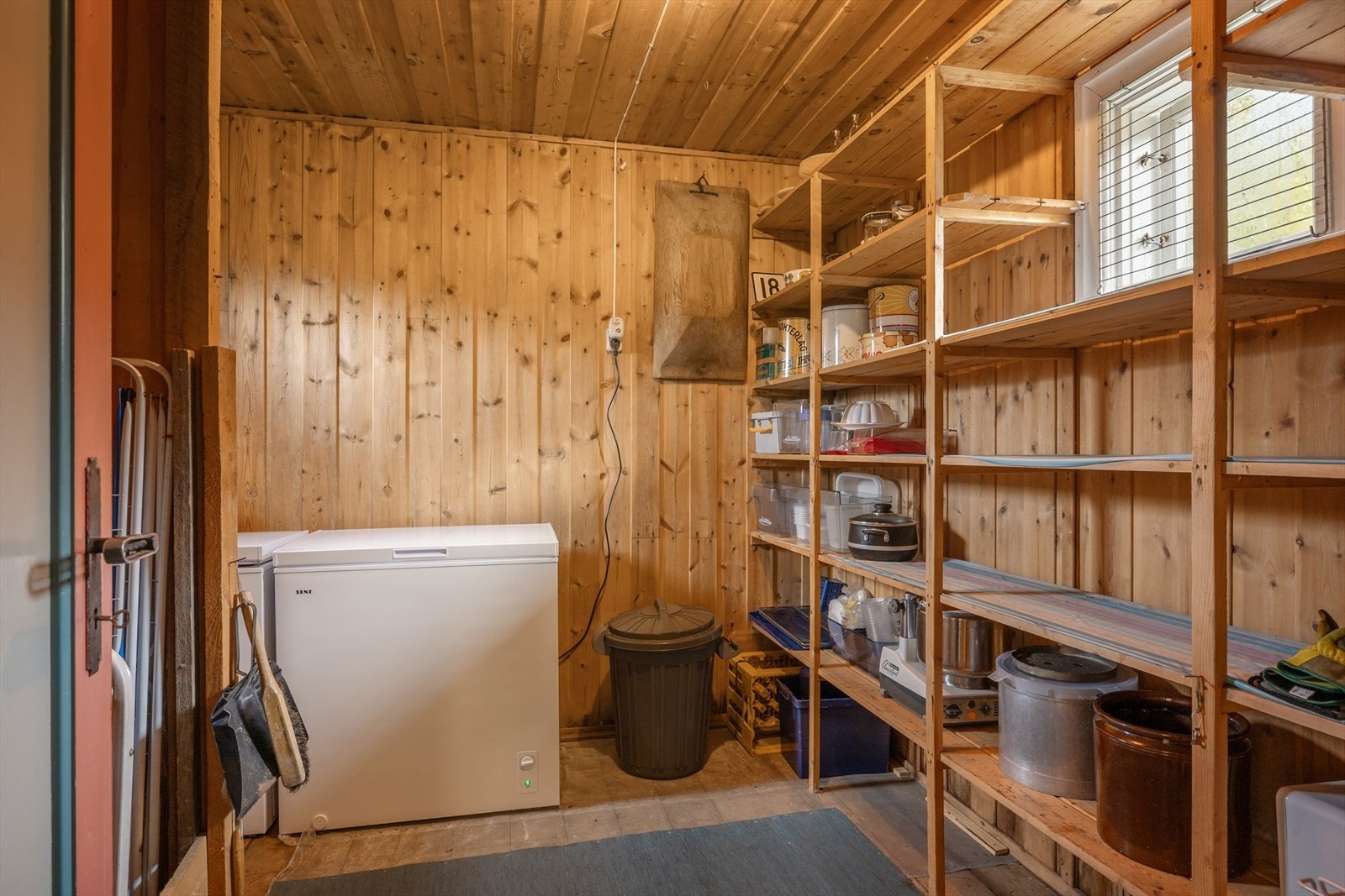 I tillegg en praktisk bod med god lagringsplass. Galleribilde