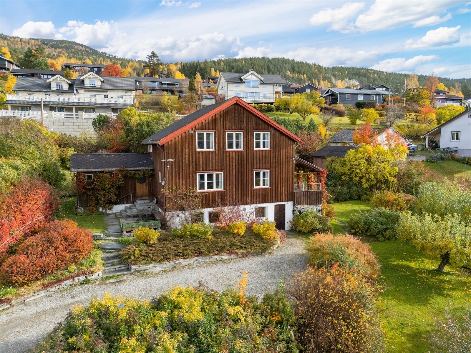 Eiendomsmegler 1 v/Unni Rolstad presenterer Hønhaugvegen 18! Foto: Ivar Flagestad. Galleribilde