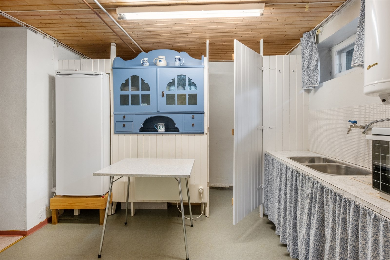 Innenfor kjøkkenkroken ligger én av to boder. Galleribilde