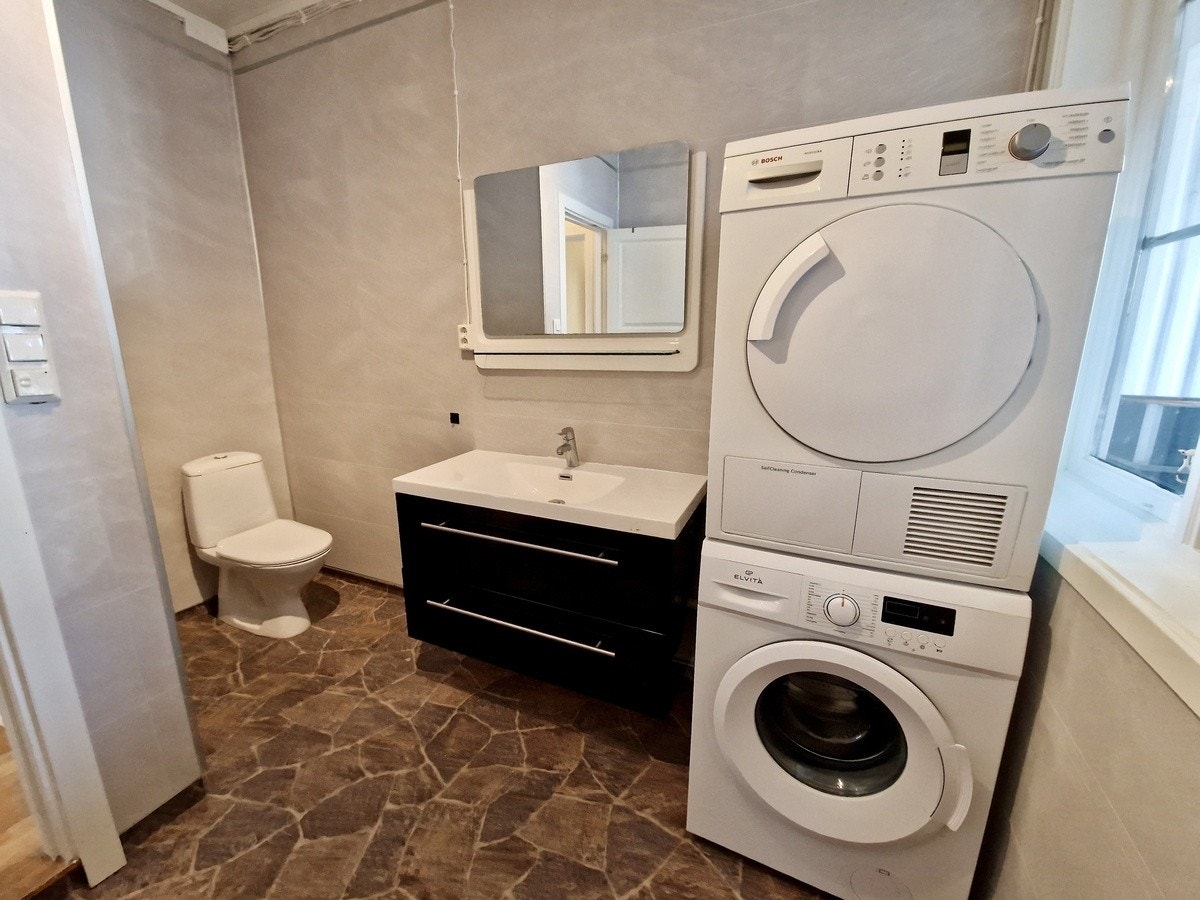 Med vaskemasking og tørketrommel Galleribilde