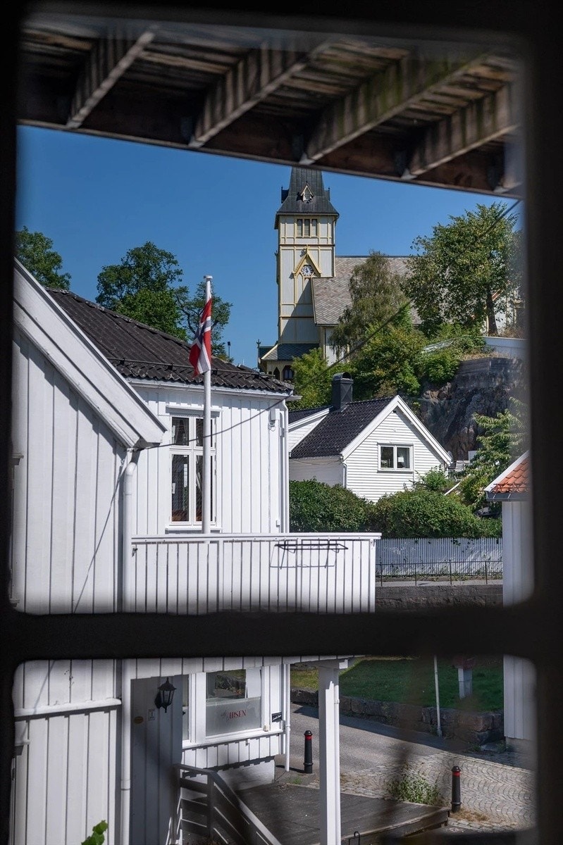 Utsikt fra et av rommene Galleribilde