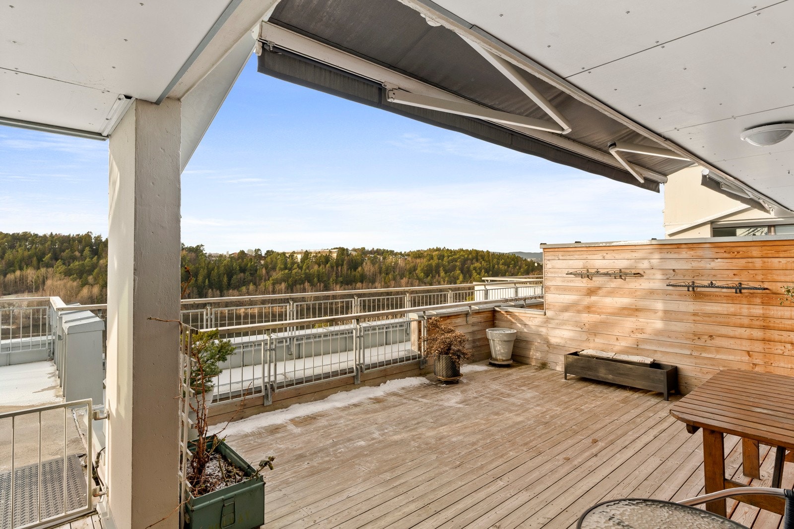 Vestvendt terrasse på hele 25 kvm Galleribilde