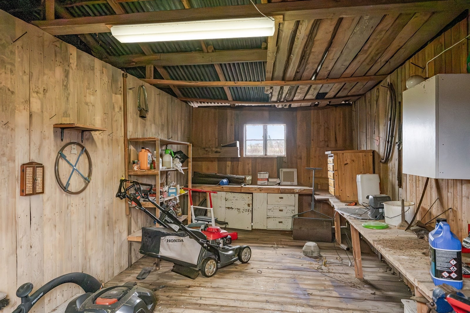 Et av rommene inne i uthuset. Galleribilde