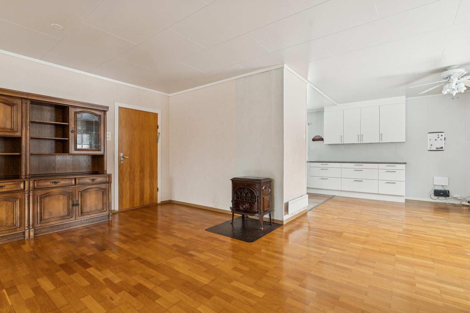 Stue mot kjøkken. Galleribilde