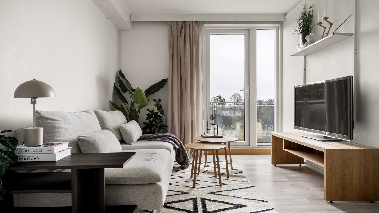 Even Guttormsen i Nordvik presenterer Grooseveien 64 - Lys og tiltalende leilighet med balkong og utsikt mot Groosefjorden Foto: Johnny Aasen Galleribilde