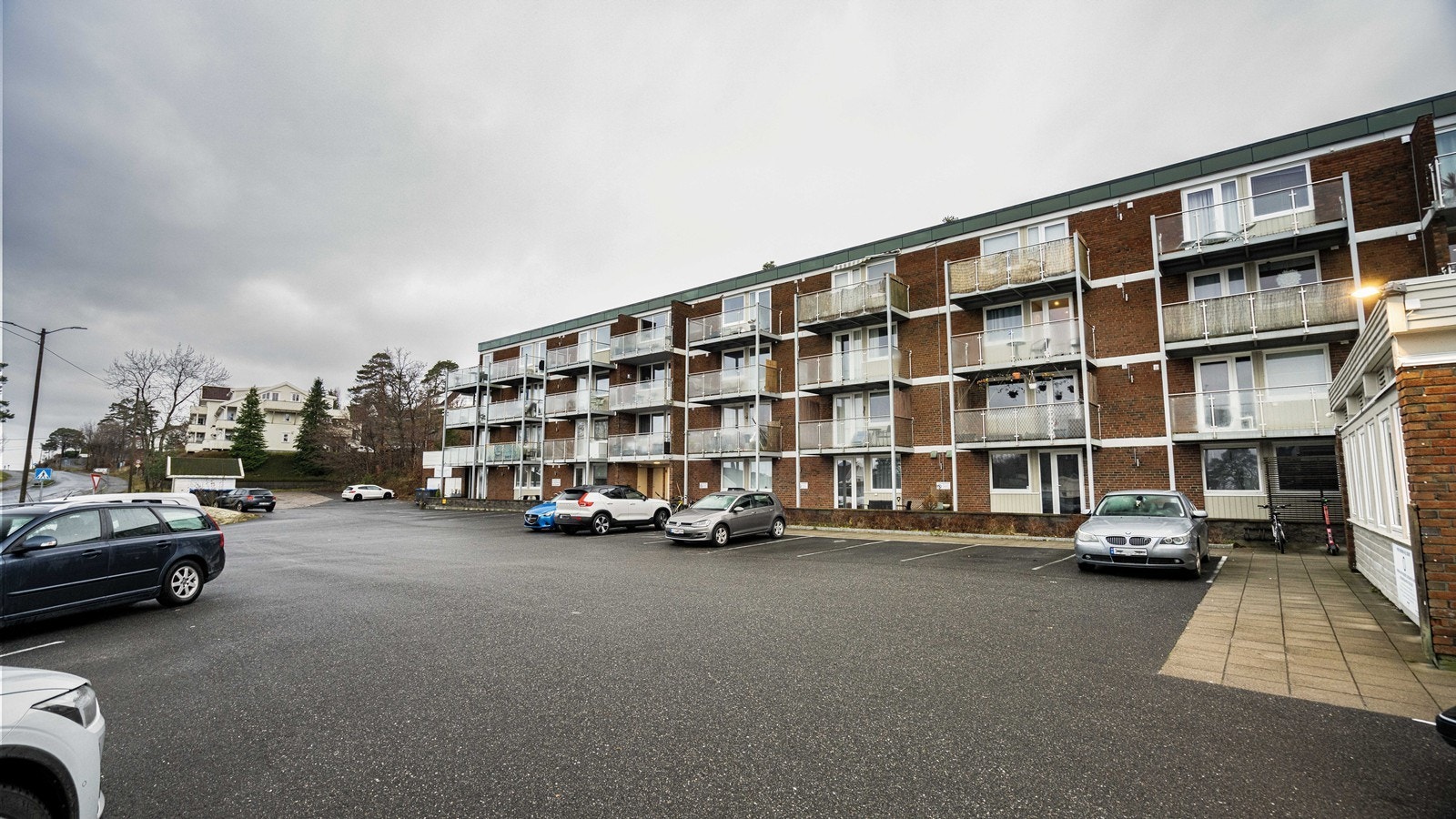 Parkering rett på utsiden av leiligheten Galleribilde