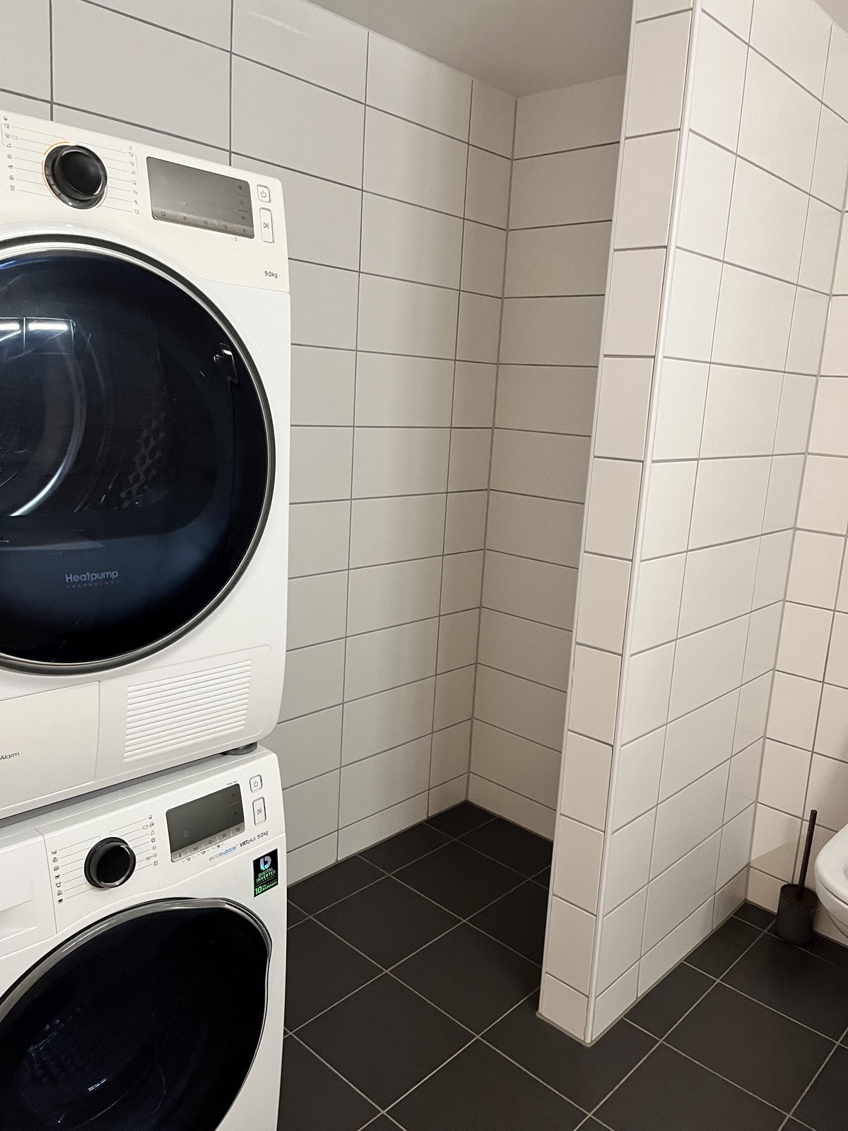 Praktisk innhukk på baderom. Galleribilde