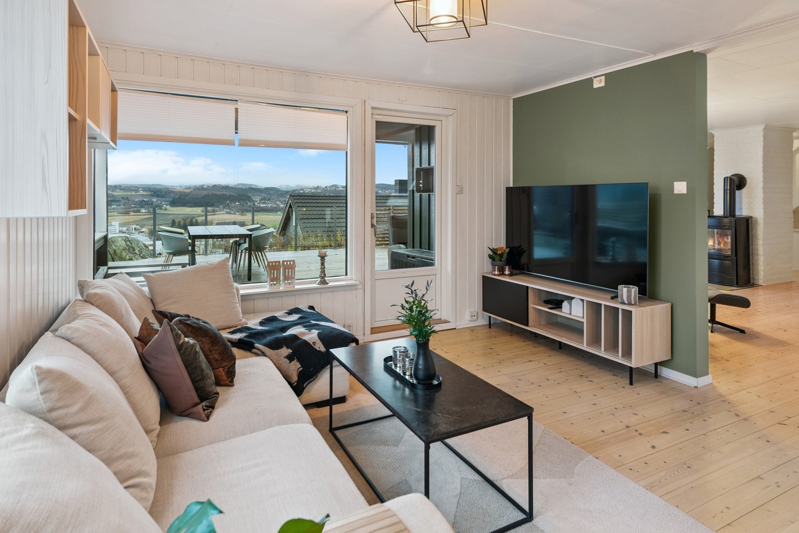 Stue med utgang til stor terrasse med flott utsikt over sentrum. Galleribilde