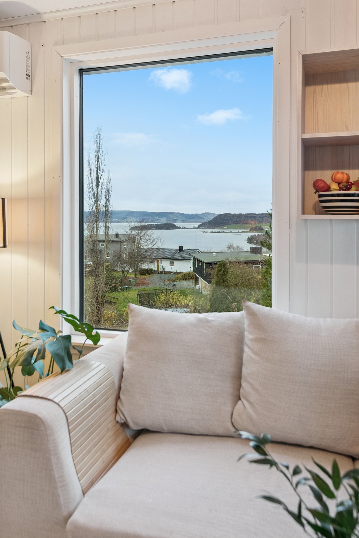 Fra boligen har man utsikt mot Trondheimsfjorden. Galleribilde