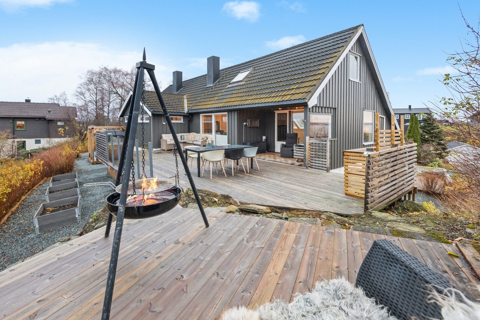 Verandaen har flere soner hvor man kan nyte fine dager. Galleribilde