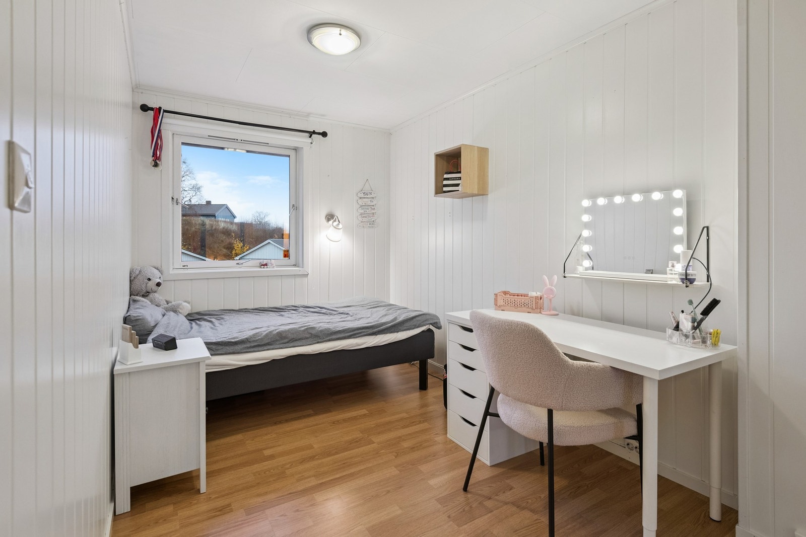 1 av 4 soverom i hoveddel. Galleribilde