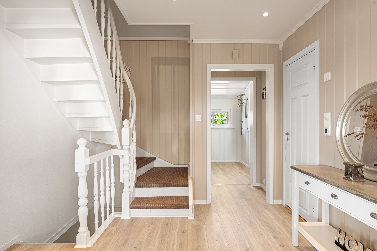 Mellomgang/trapperom. Galleribilde