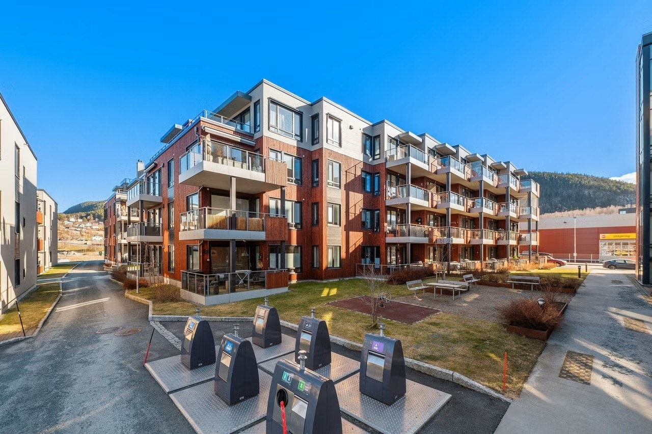 Leiligheten ligger på populære Hommelvik sjøside med en svært god beliggenhet. Galleribilde