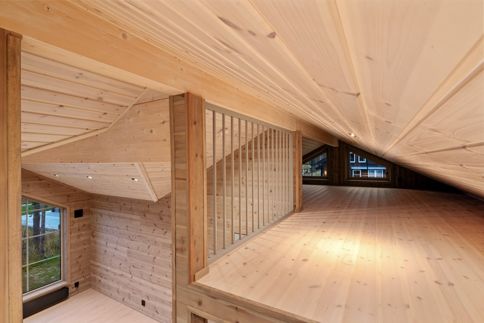 I andre etasje finner man en stor hems, som gir deg gode oppbevaringsmuligheter. Galleribilde