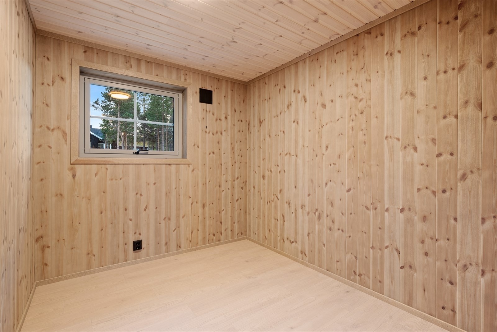 Soverommene er på ca. 10,4 kvm, 10,4 kvm og 6,1 kvm. Galleribilde