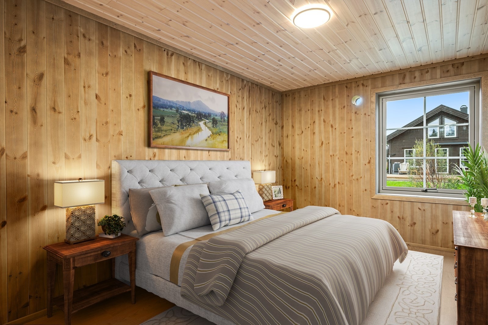 Hytta har tre gode, lune soverom med god plass til dobbeltseng og annet møblement. Galleribilde