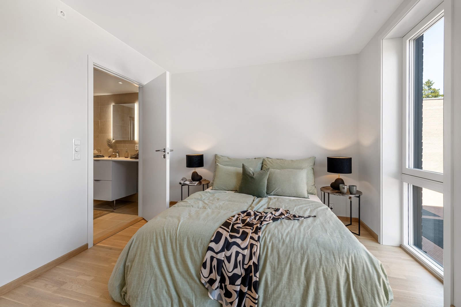 Romslig hovedsoverom med eget bad Galleribilde