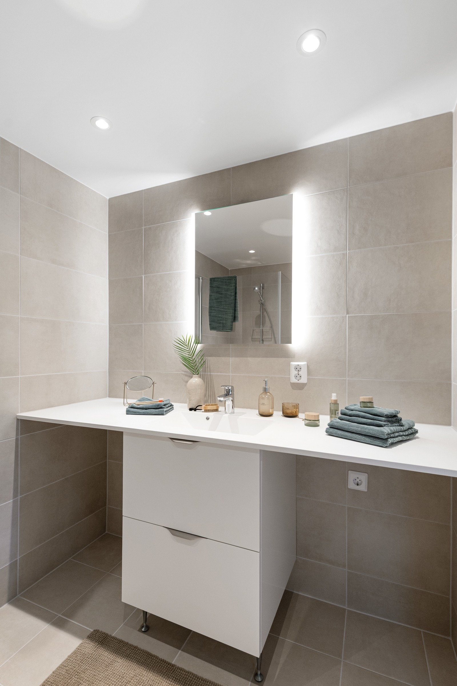 Hovedbad med inngang fra hovedsoverom Galleribilde