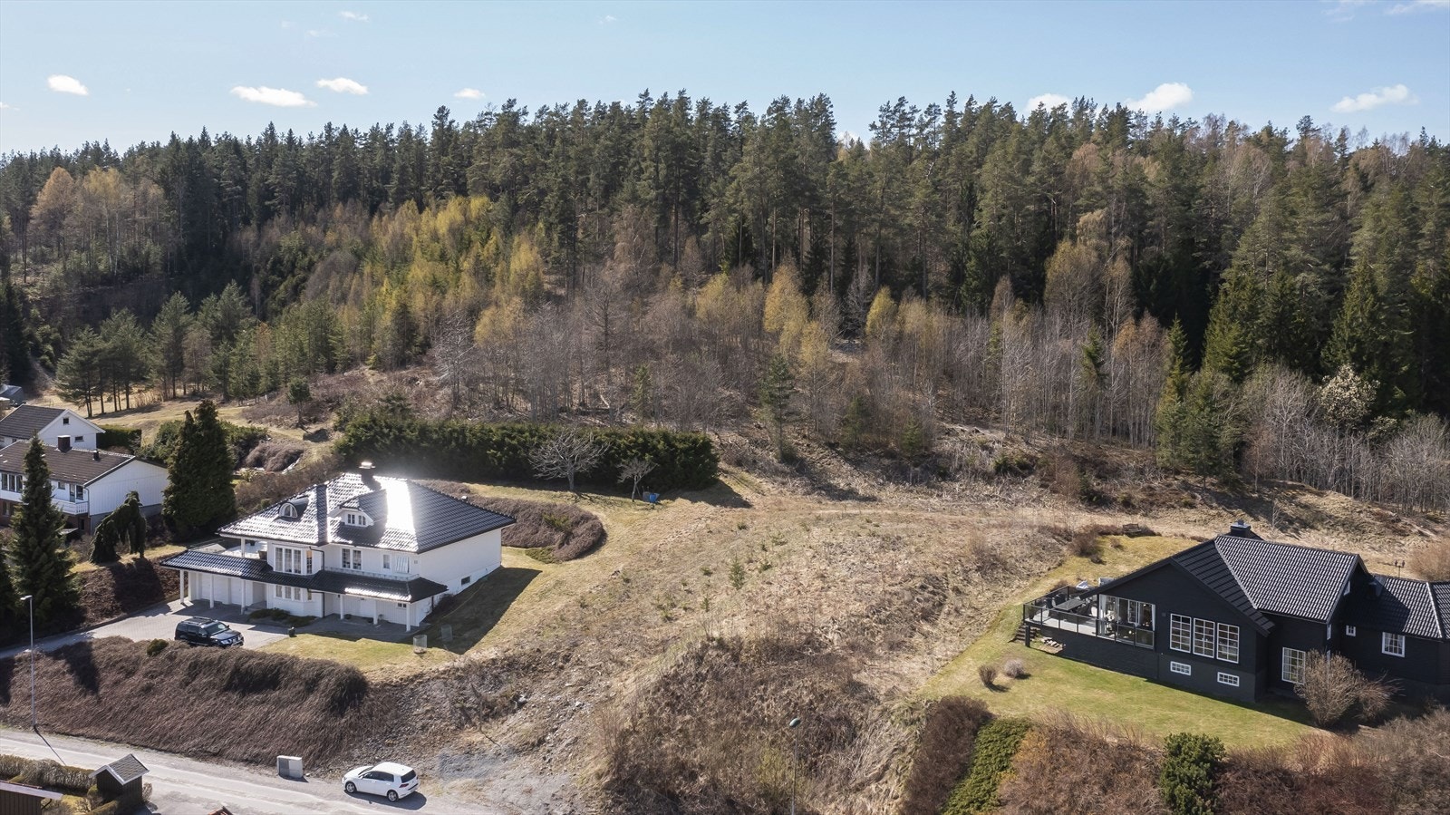 Romslig utsiktstomt - mulig med 2 boenheter. Galleribilde