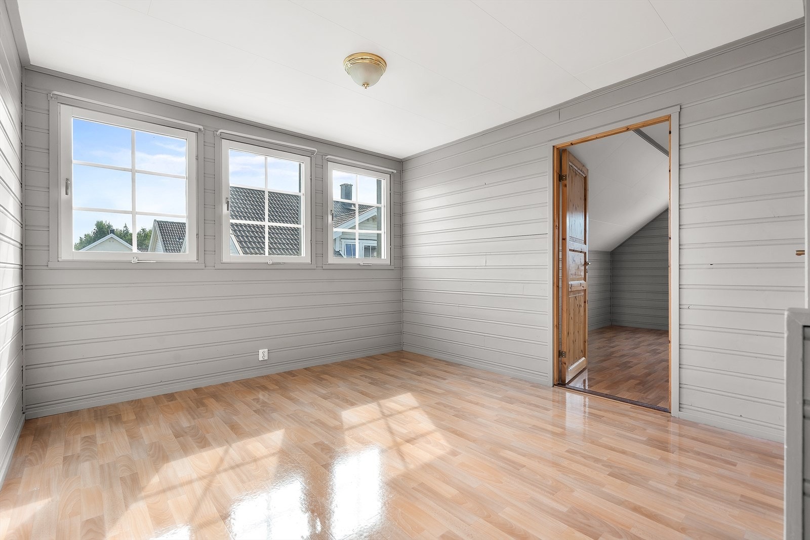 Allrommet i andre etasje gir fleksible innredningsmuligheter for både lek og avslapning. Galleribilde