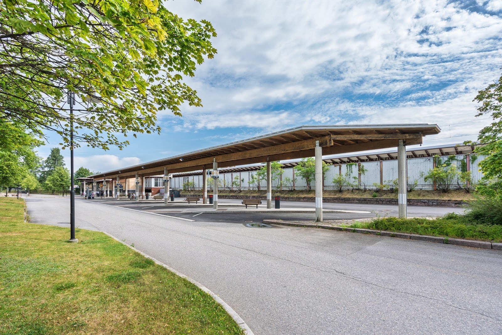 Kort vei til kollektivknutepunkt og gode transportmuligheter, samtidig som grønne omgivelser og rekreasjon er rett utenfor døren. Galleribilde