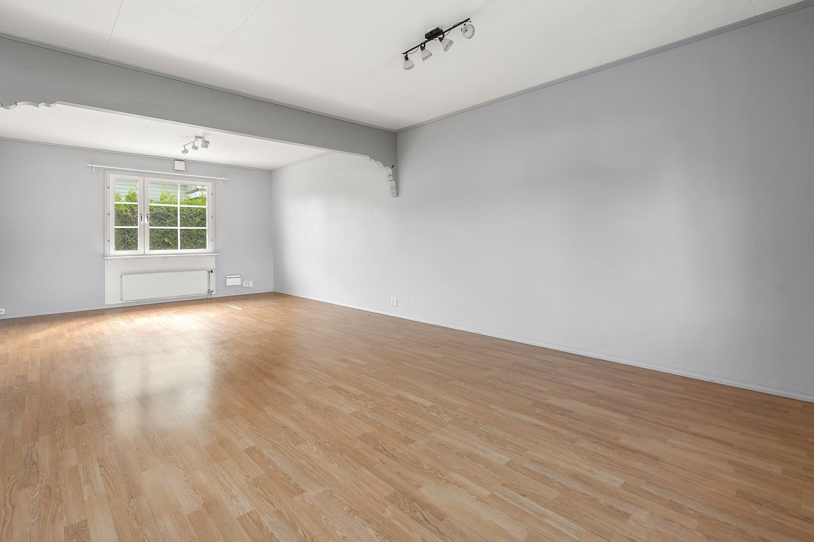 Stort stueareal gir mulighet for flere soner og personlig innredning etter ønske. Galleribilde