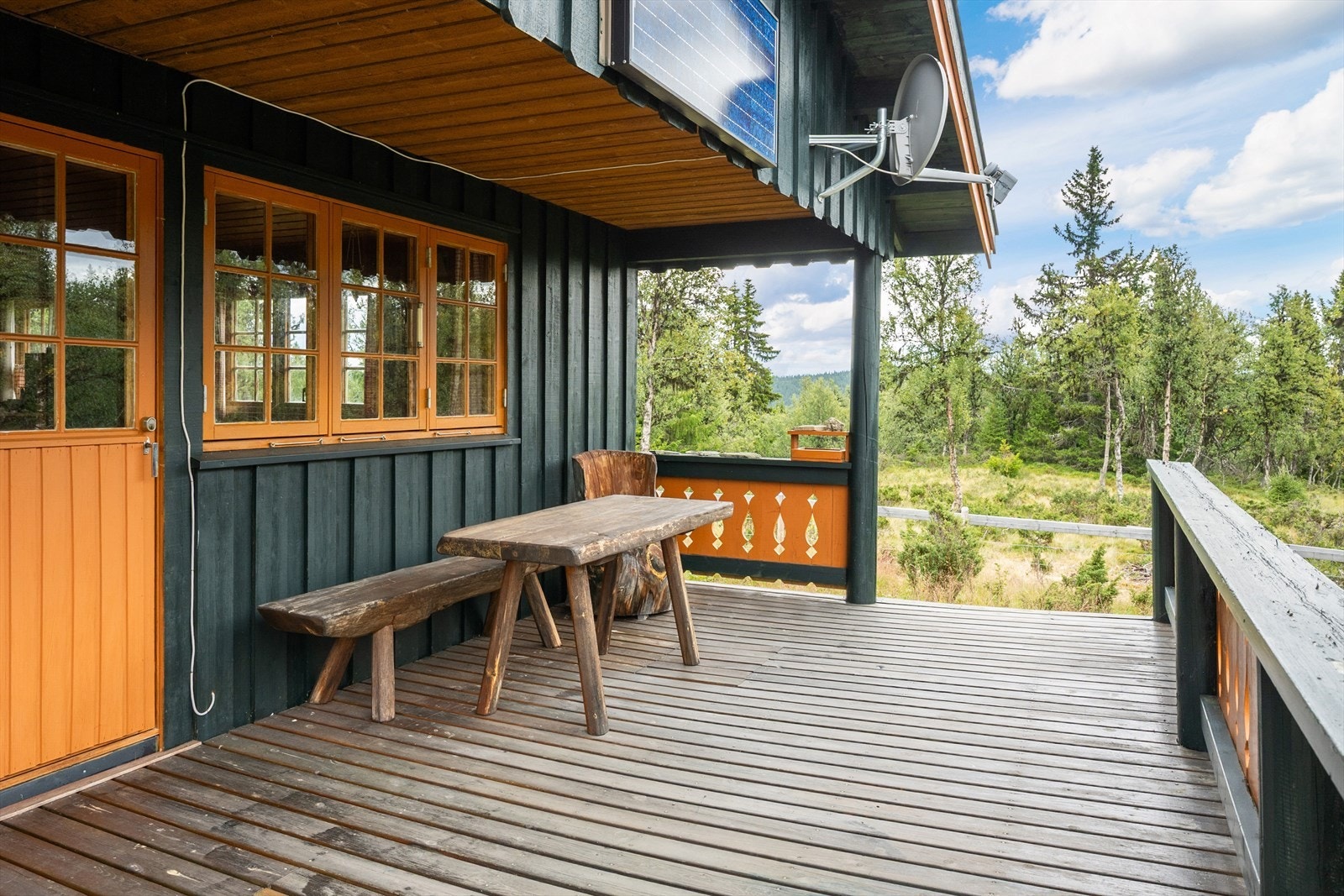 Fra stua er det utgang til en hyggelig terrasse på ca 20 kvm. Galleribilde