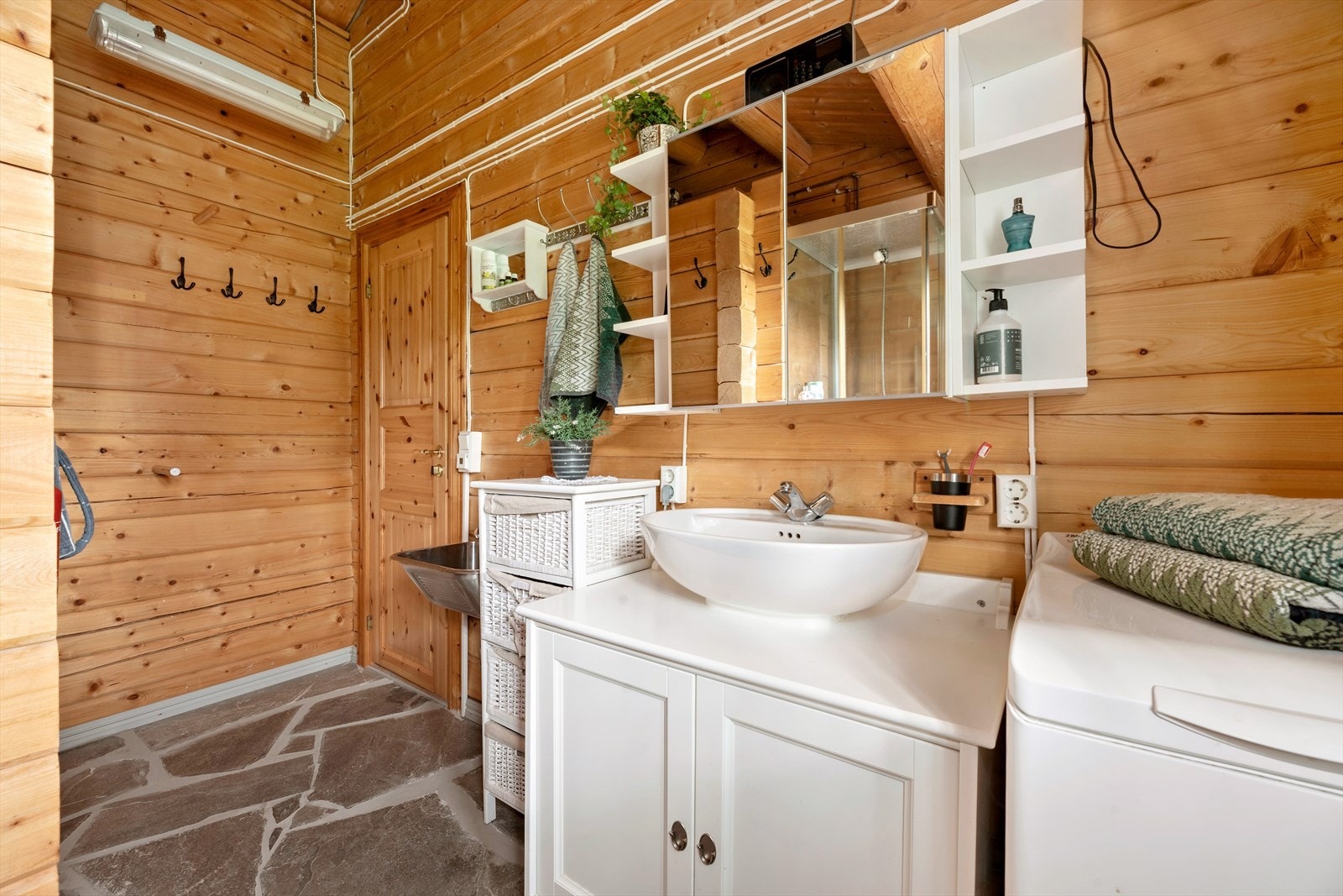 Bad/vaskerom/badstu. Utslagsvask. Galleribilde