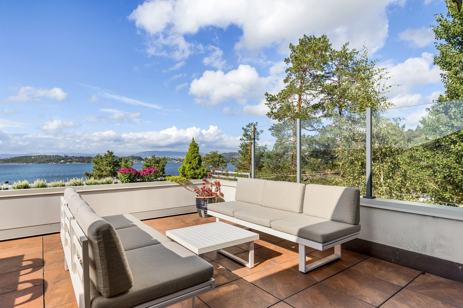 Gode muligheter for utemøblering med sittegruppe Galleribilde