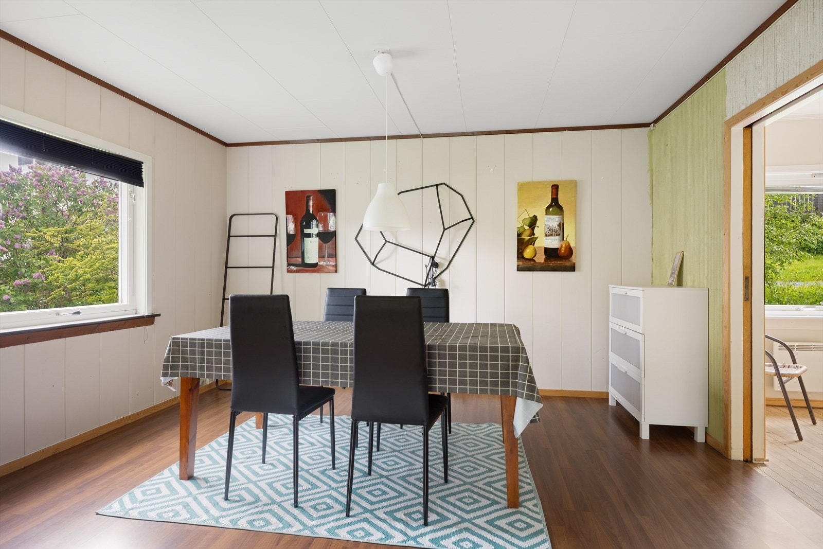 God plass til spisebord. Galleribilde