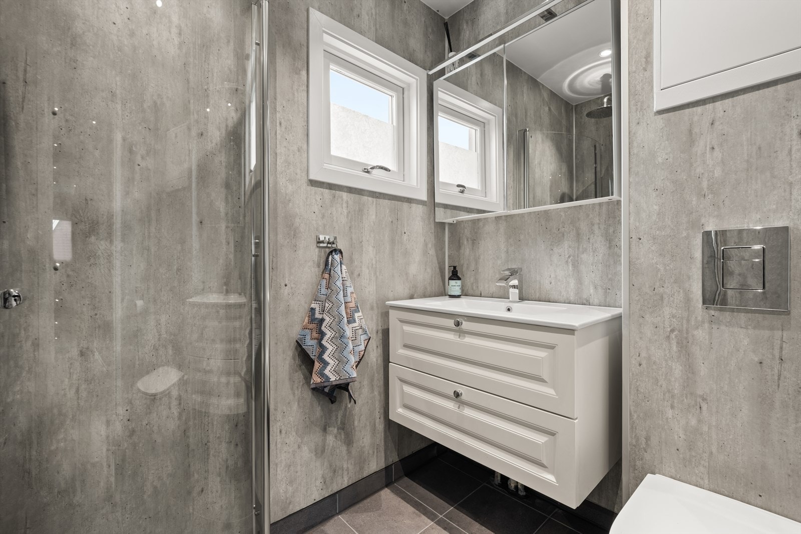 Badet er oppgradert med ny membran og gulv i 2025 Galleribilde