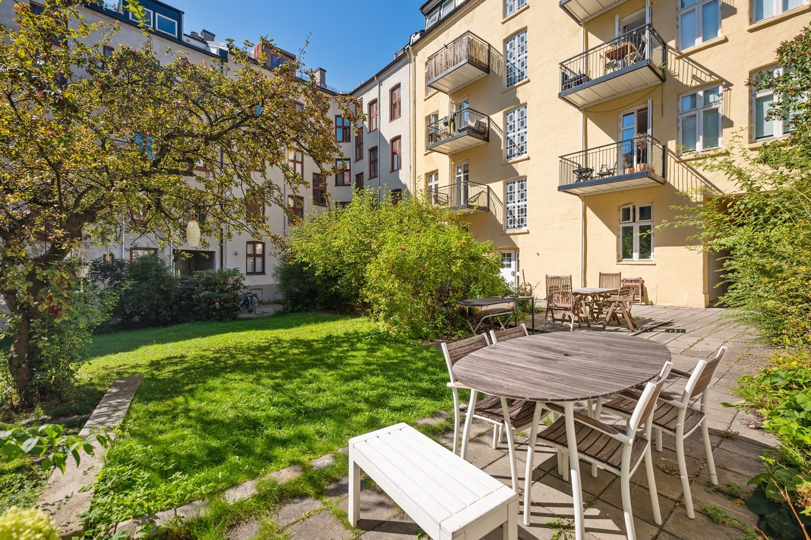 Velkommen til et hyggelig borettslag med ettertraktet beliggenhet midt på beste Torshov. Galleribilde