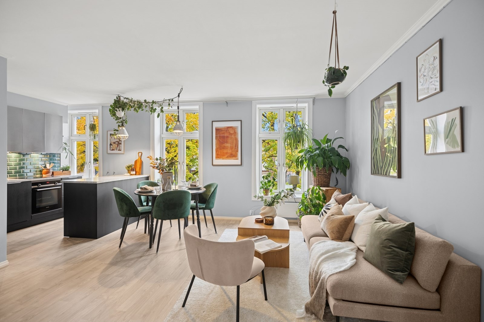 Stine Louise Opstadsmo v/ DNB Eiendom ønsker velkommen til en lys og moderne leilighet på urbane Løkka! Galleribilde