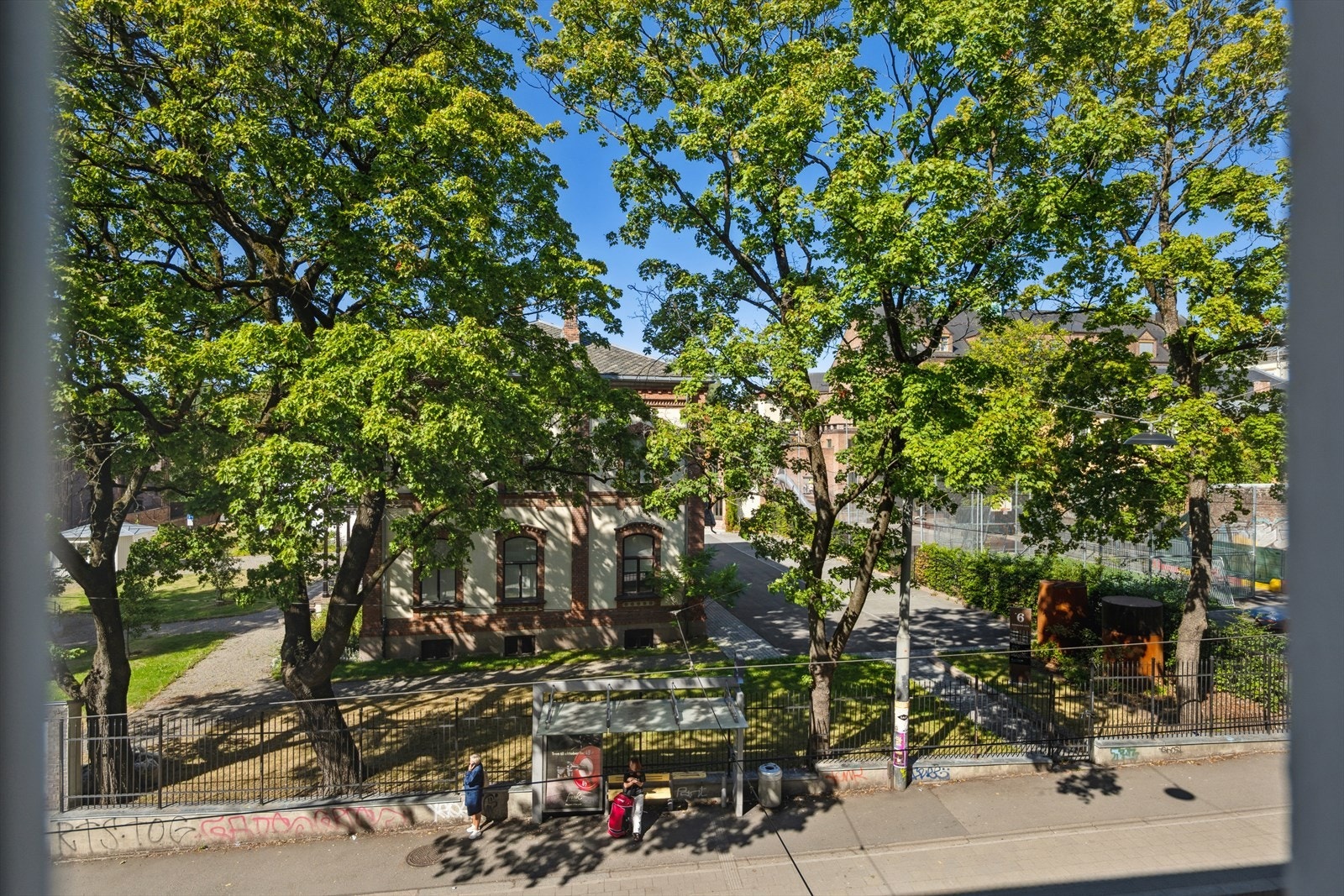 Utsyn fra vinduet i stuen. Galleribilde