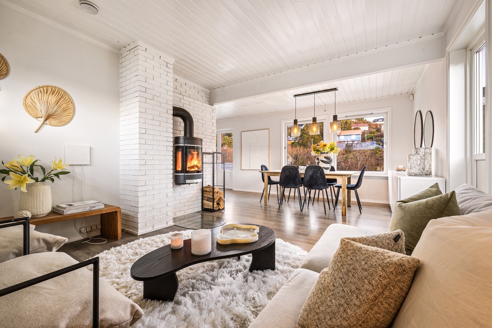 - Velkommen til en pen og innbydende enebolig beliggende i Åstveitveien 6, med en god og praktisk planløsning - Galleribilde