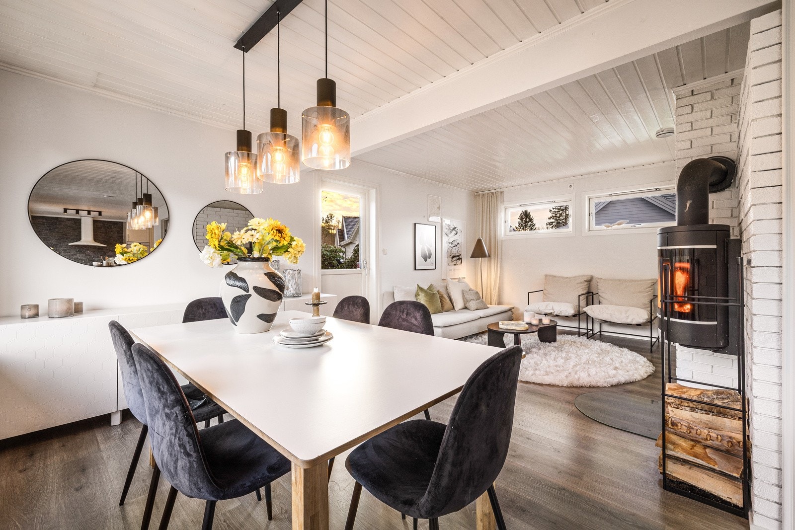 - Fra stue er det utgang til både balkong og terrasse - Galleribilde