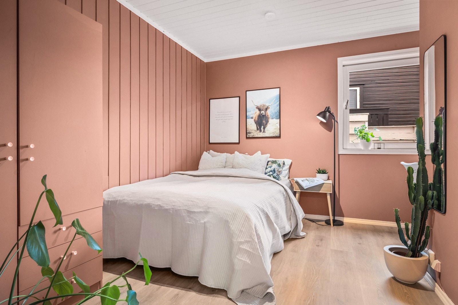 - Her finner du også tre romslige soverom - Galleribilde