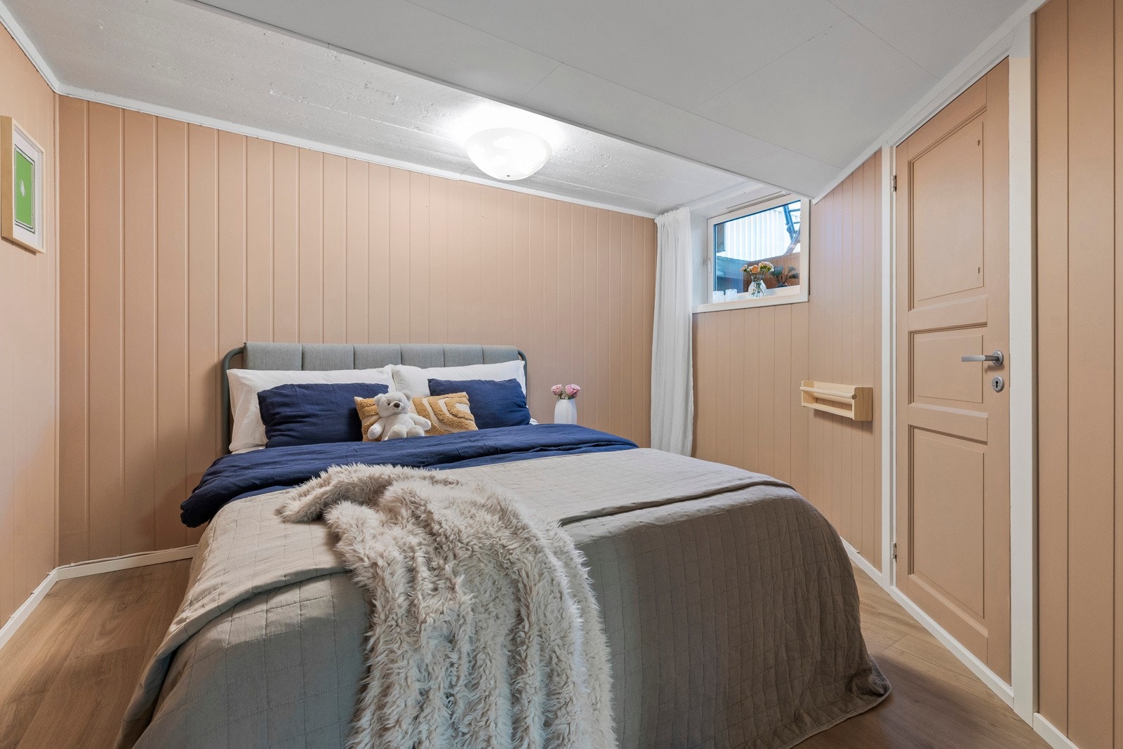 Et pent og praktisk rom som i dag blir benyttet som soverom. Galleribilde