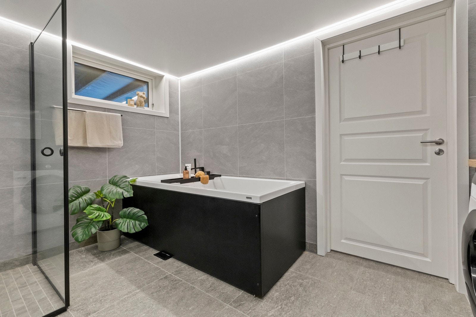 Rommet har i tillegg et frittstående badekar med microsilk som gir en eksklusiv spa-følelse. Galleribilde