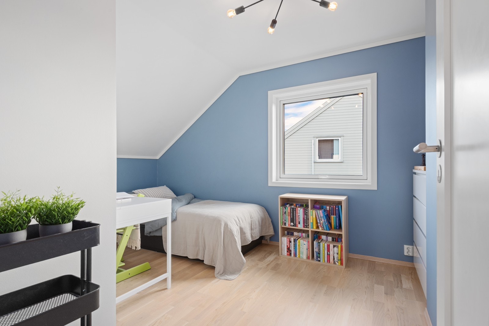 Det siste soverommet er i dag innredet som barnerom med god plass til seng og garderobeløsning. Galleribilde