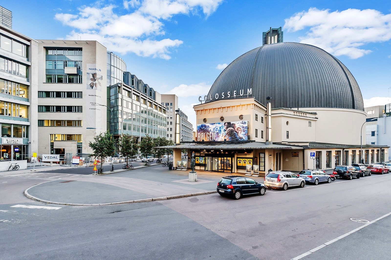 Kun en spasertur unna ligger Colosseum med bla. SATS, kino og matbutikk! Galleribilde