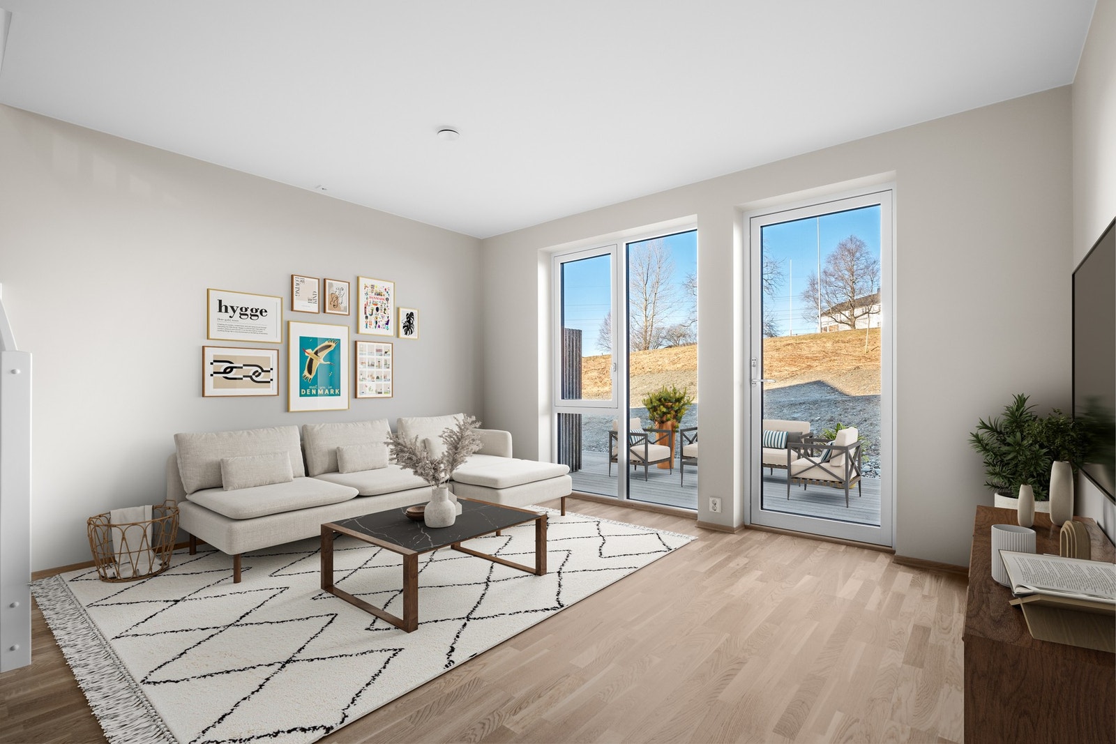 Lys og romslig stue, med direkte utgang til markterrasse. Illustrasjonsbilde som viser møbleringsmulighet. Galleribilde