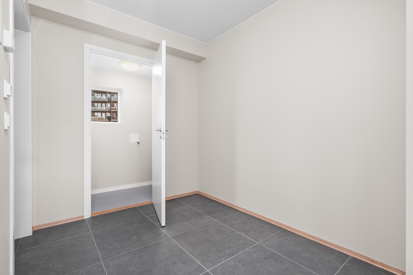 Fra entreén har du inngang til en bod på 2kvm. Galleribilde