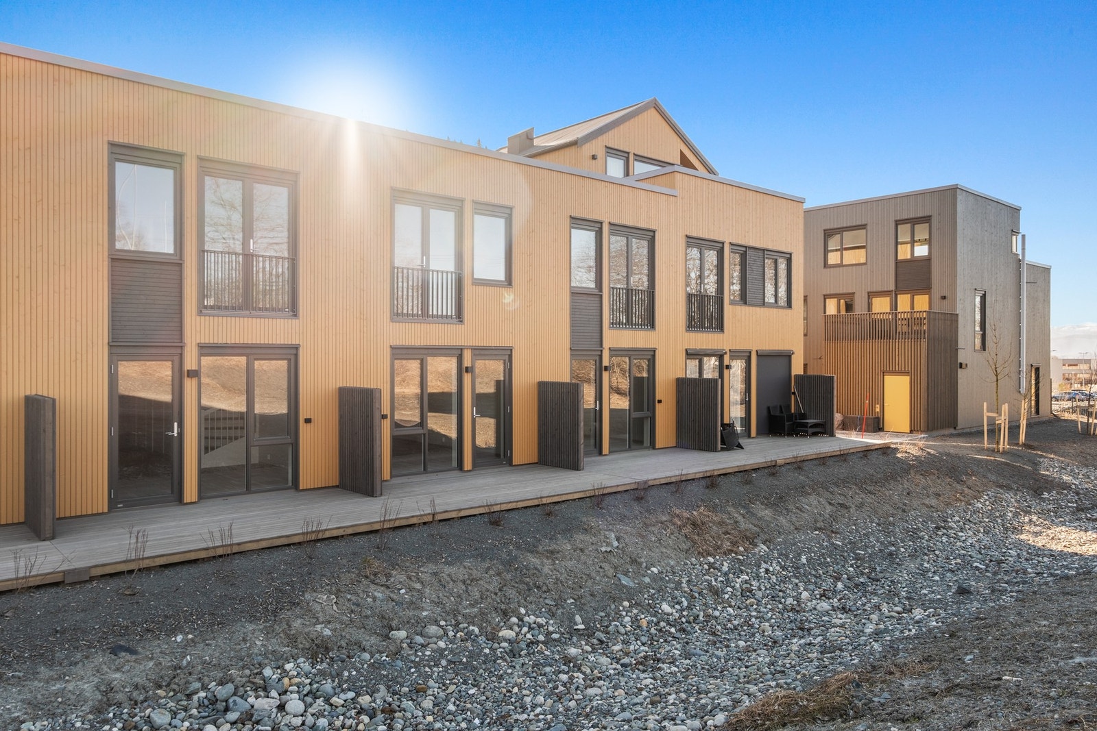 Terrassen er vestvendt - gode solforhold Galleribilde