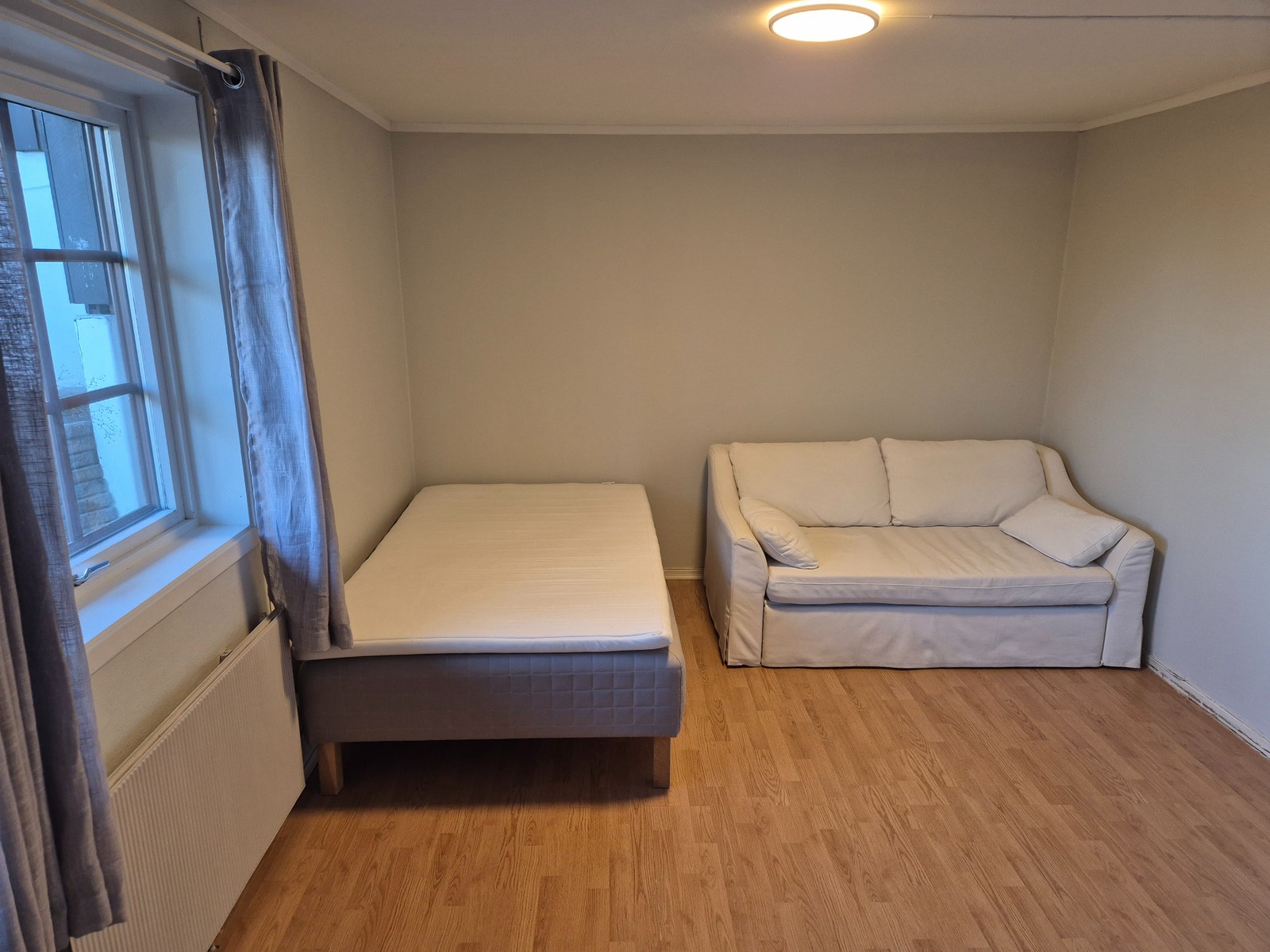 Stue/sov med seng og sove sofa Galleribilde